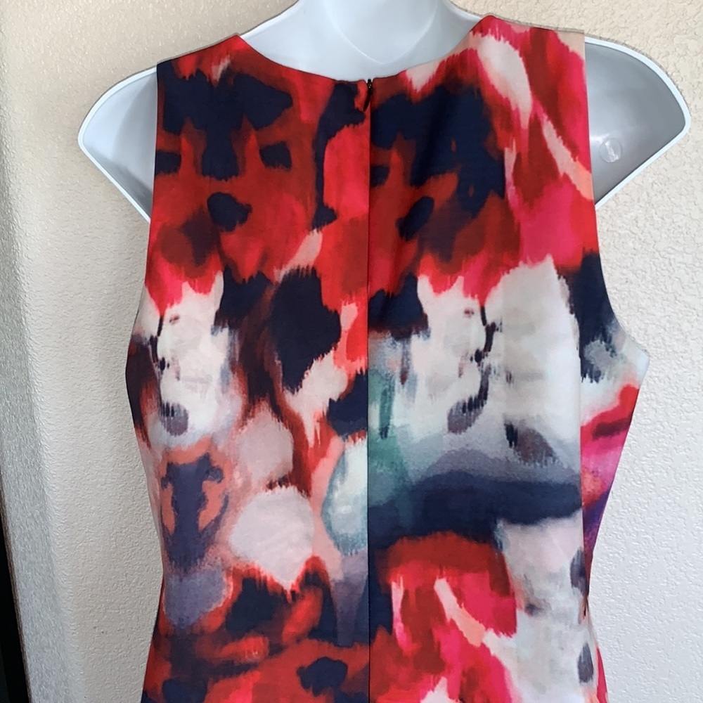 Vintage JENN sleeveless dress, sheath, red & purple on cream, back zipper. 40 - Picture 9 of 17